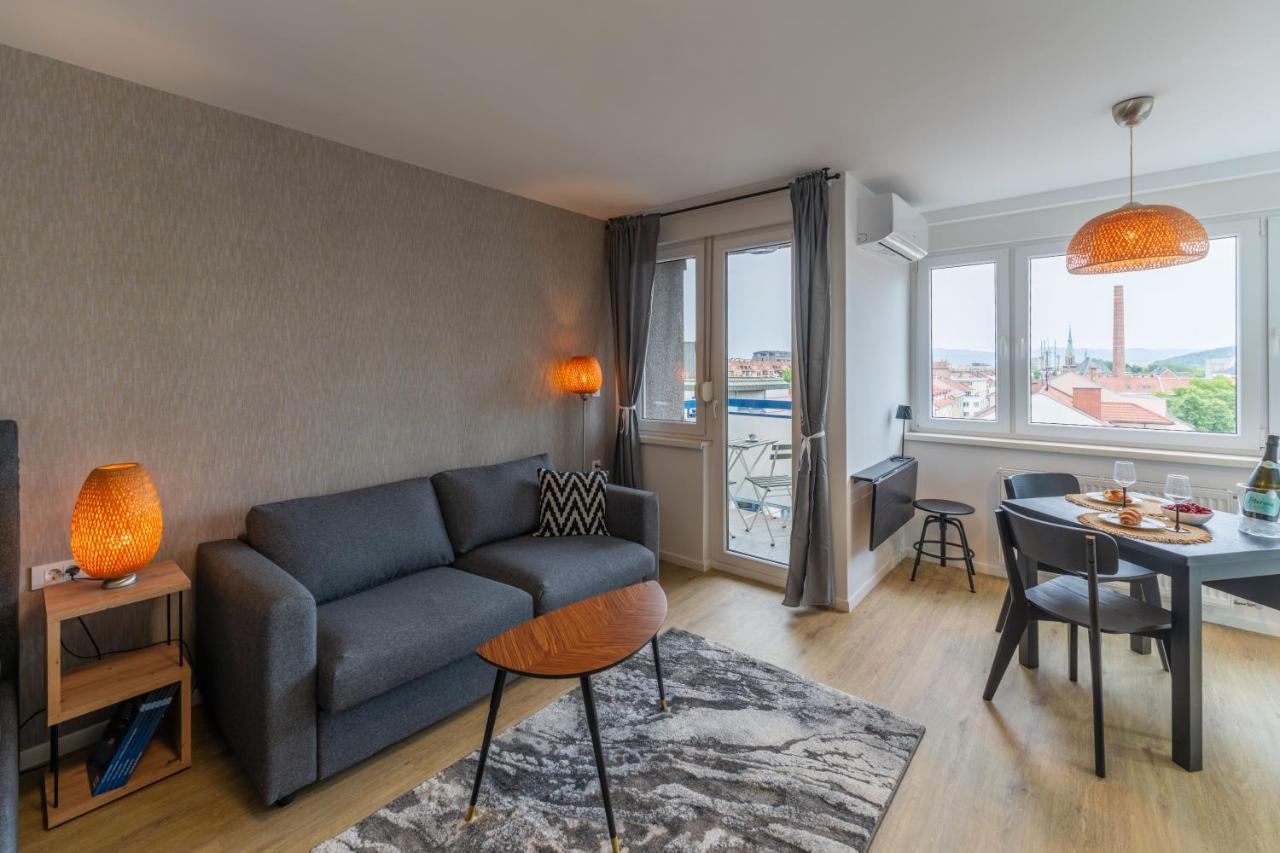 Elegant Tour As Studio Gilly With Open Views And A Balcony In The Center 류블랴나 외부 사진