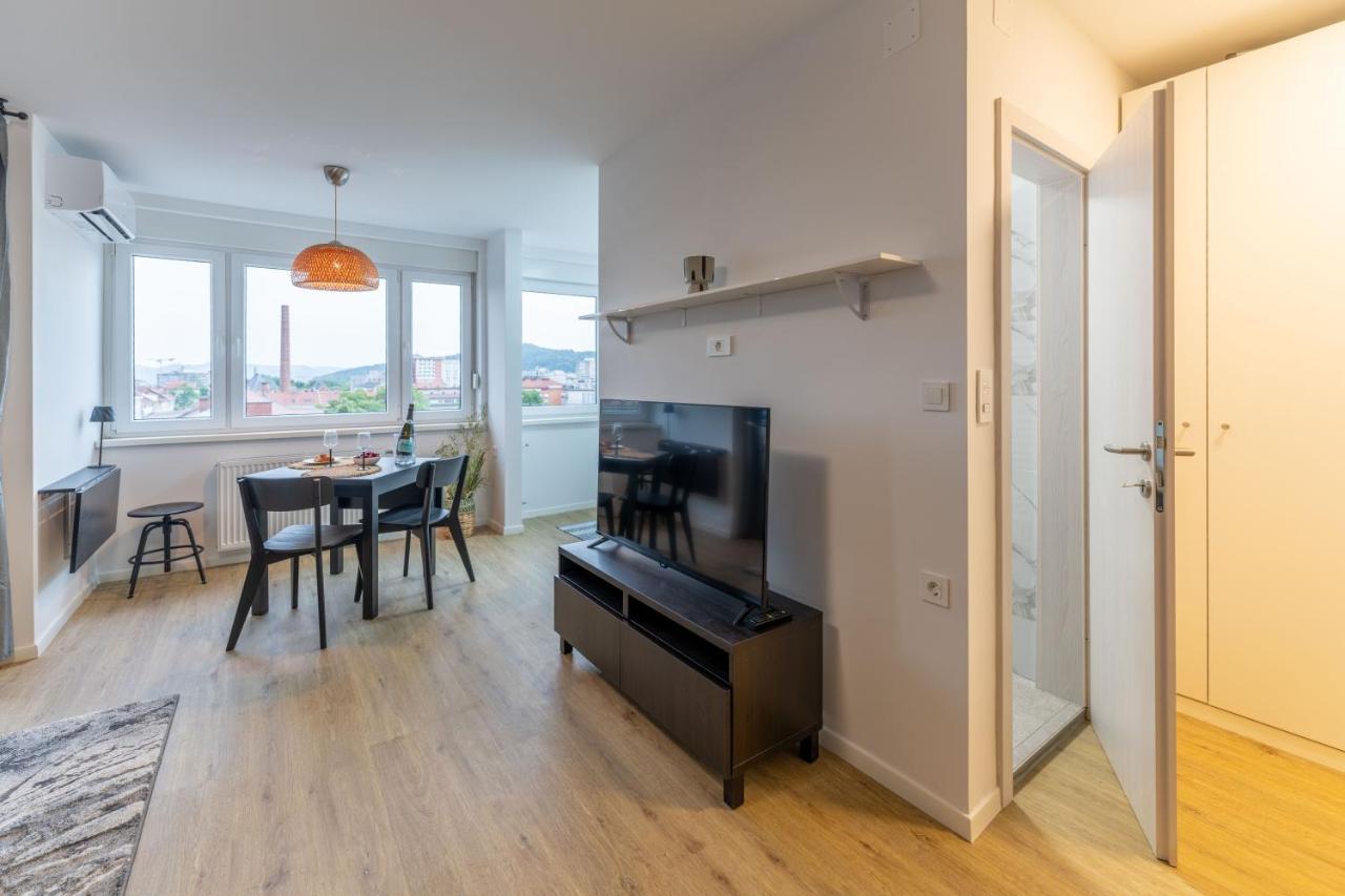 Elegant Tour As Studio Gilly With Open Views And A Balcony In The Center 류블랴나 외부 사진