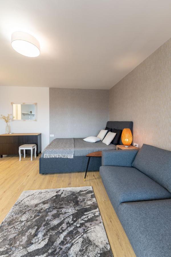 Elegant Tour As Studio Gilly With Open Views And A Balcony In The Center 류블랴나 외부 사진